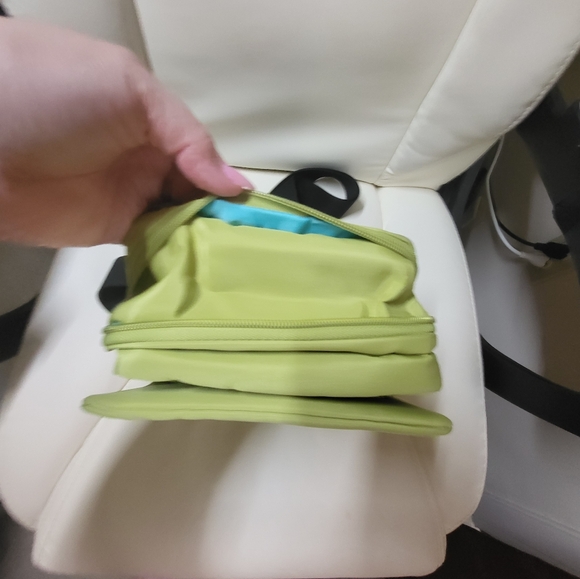 Travelon RFID Lime Green Crossbody Bag - Picture 4 of 13